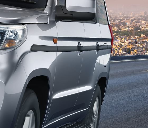 Mahindra Bolero Neo Plus, Signature Bolero side cladding along the doors
