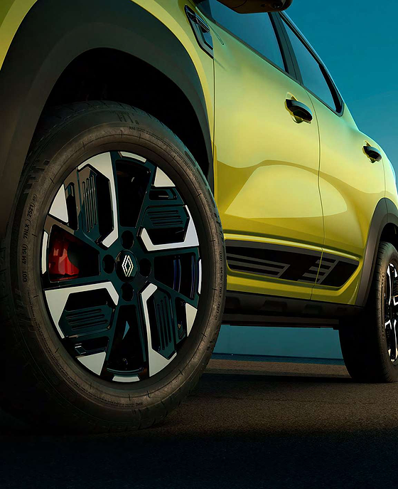 Renault Kiger, Diamond-cut dual-tone alloy wheels with red-finished brake calipers.