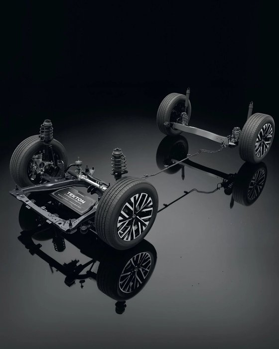 Nissan Tekton, Tuned shock absorbers and dual anti-roll bars under the Tekton chassis