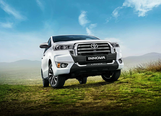 Toyota Innova Crysta, Chrome-slat front grille with projector headlamps and integrated fog lamps