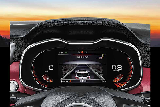 MG Astor, Full digital instrument cluster with 17.78 cm embedded LCD and MG Pilot display.