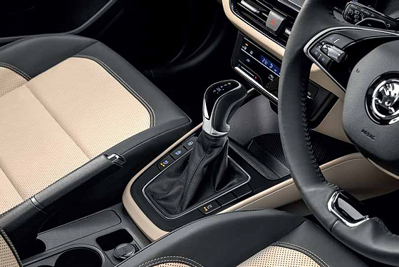 Skoda Škoda Slavia (2022–2026), Automatic DSG gear selector on the dual-tone centre console.