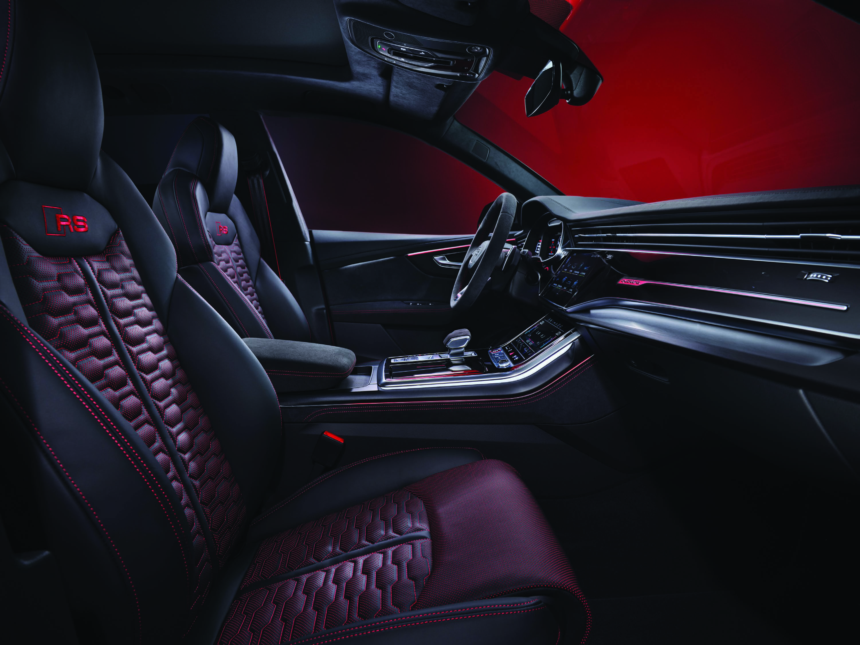 Audi RS Q8 Performance — RS sport seats in diamond-quilted leather with embossed RS logo
