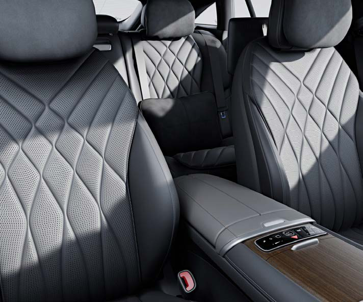 Mercedes-Benz EQS — Rear multicontour comfort seats with quilted nappa upholstery and armrest controls