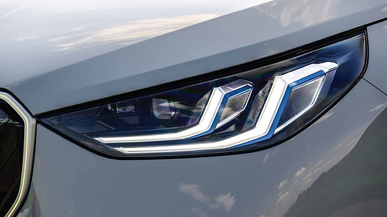 BMW X3, Adaptive LED headlights with projector elements and cornering lights