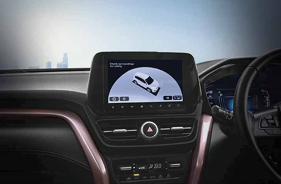 Maruti Suzuki Grand Vitara, 360-view camera showing the vehicle's surroundings for parking.