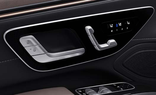 Mercedes-Benz Mercedes-AMG EQS 53 4MATIC+ — Door-mounted power seat adjustment with memory function