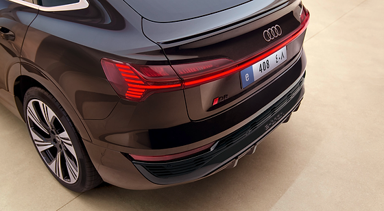 Audi Q8 Sportback e-tron, Full-width LED light bar taillight with four-ring illuminated emblem