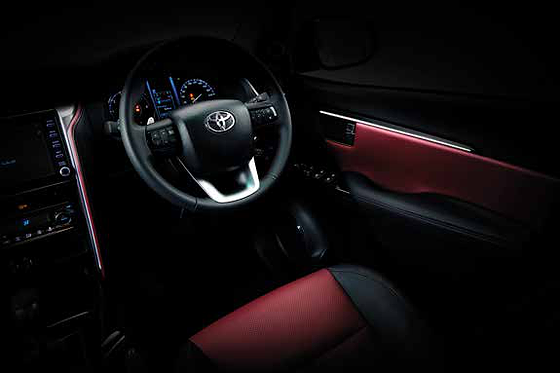 Toyota Fortuner Legender, Interior ambient illumination with contrast stitching