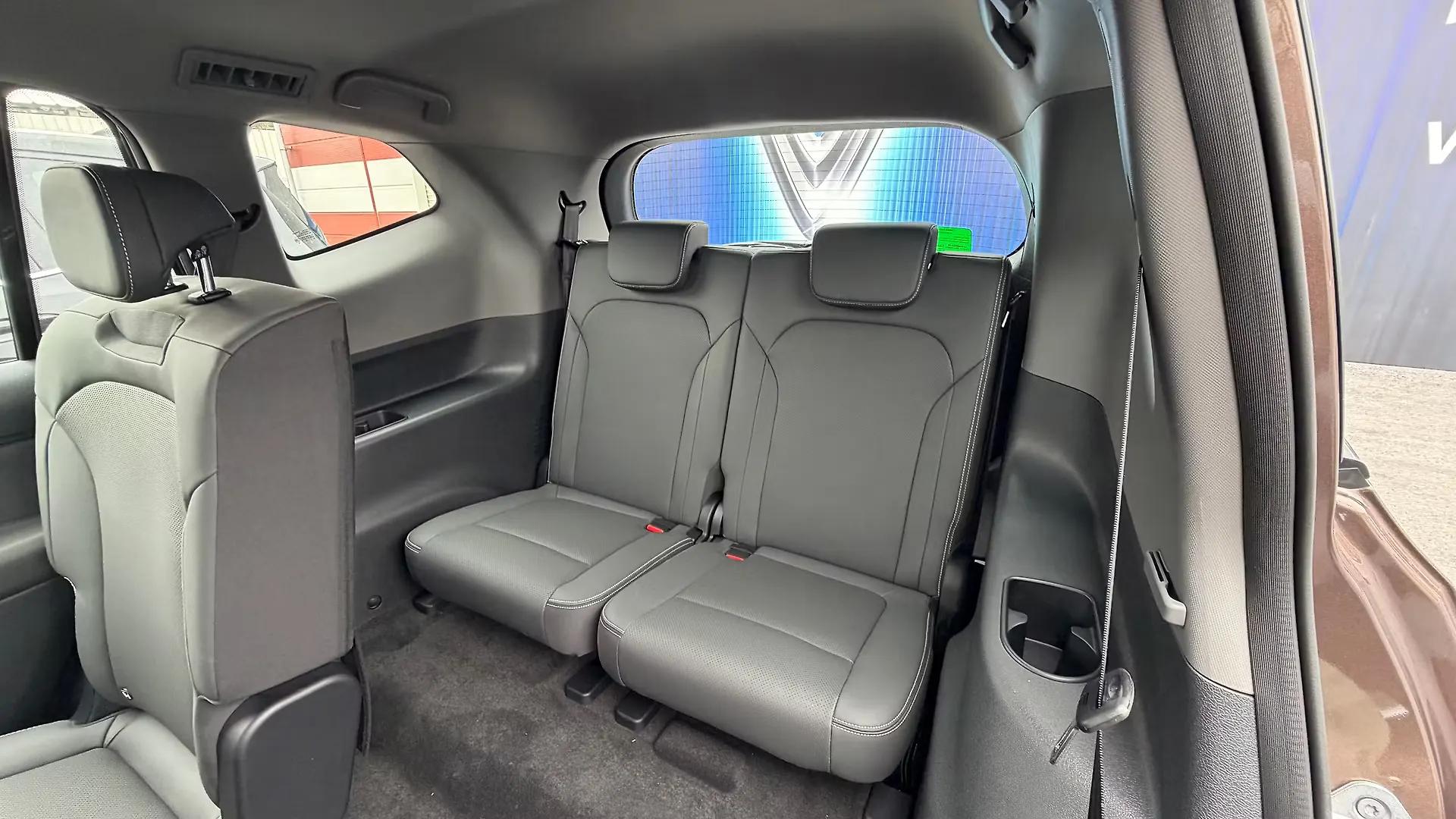 VinFast VF MPV 7 — image 11