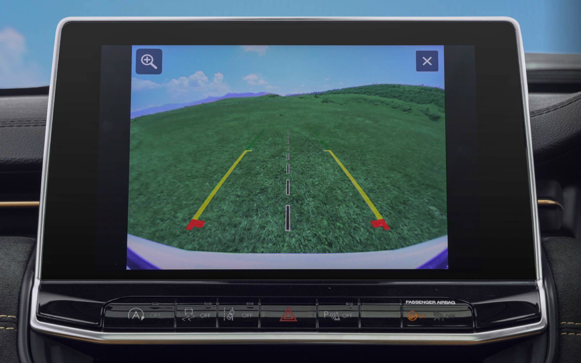 Jeep Meridian — Reversing camera showing dynamic guidelines on the touchscreen, above the ESC, hill-descent and parking-assist controls.
